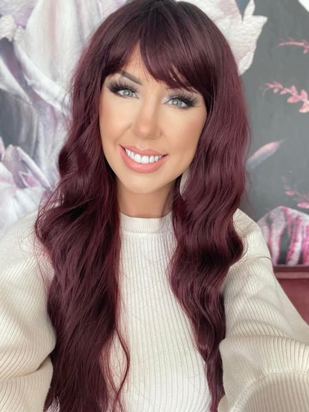NWOT Chelsey Smith Cosmetics / Crowns Sabrina Burgandy Synthetic Wig